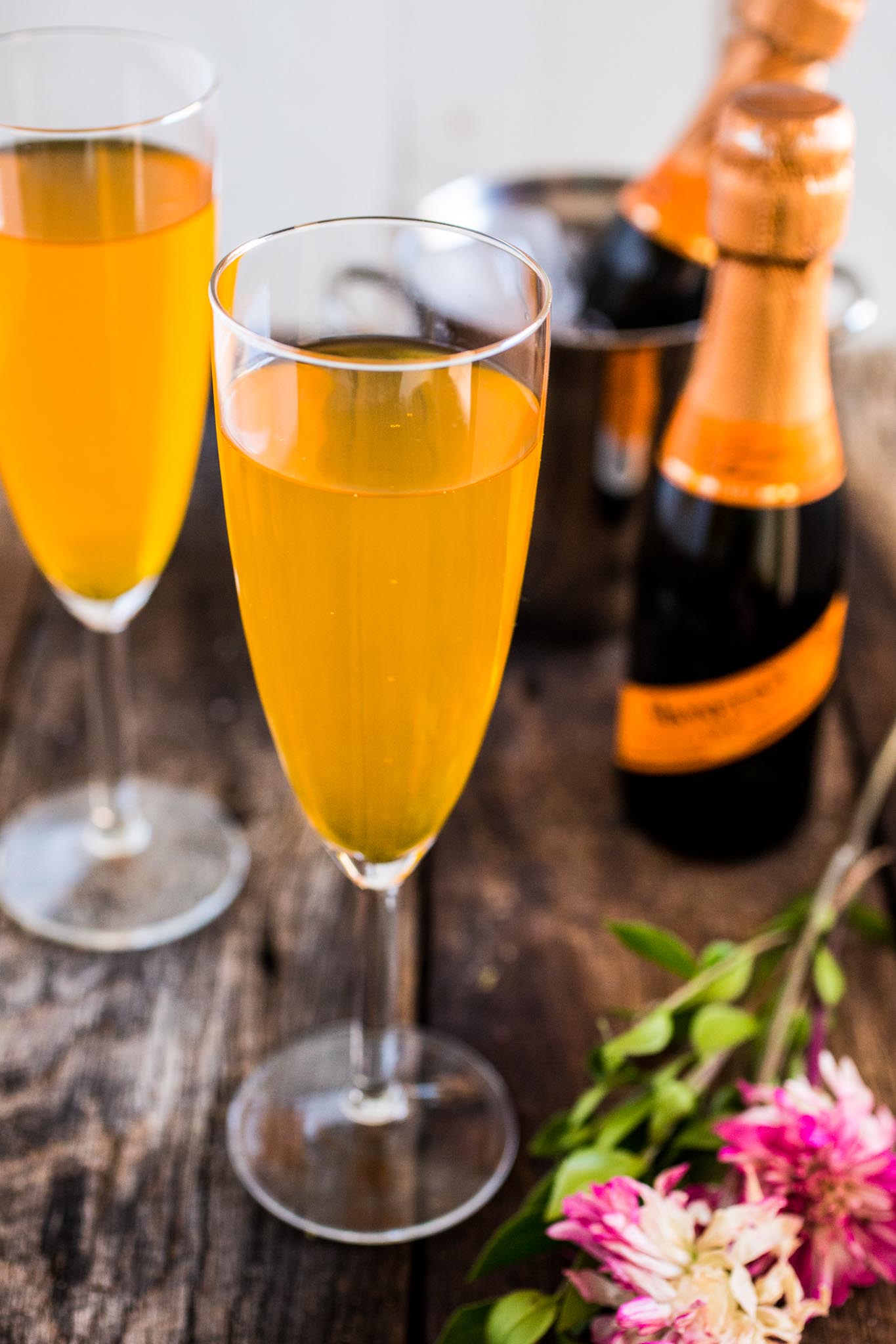 Top 10 Classic Champagne Cocktails with Recipes