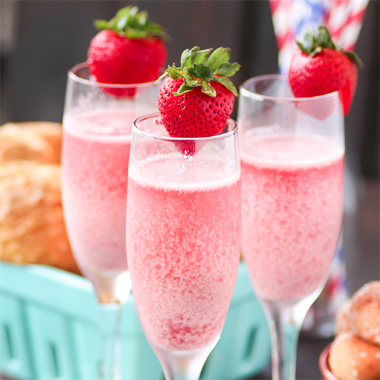 Top 10 Classic Champagne Cocktails with Recipes